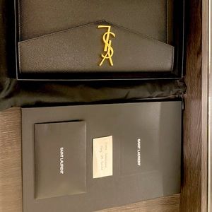 UPTOWN POUCH IN GRAIN DE POUDRE EMBOSSED LEATHER